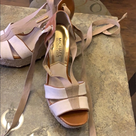 Michael Kors wedge heels - Picture 2 of 2